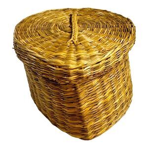 Handwoven Heart-Shaped Pine Straw Woven Basket With Lid For Storage Decoration